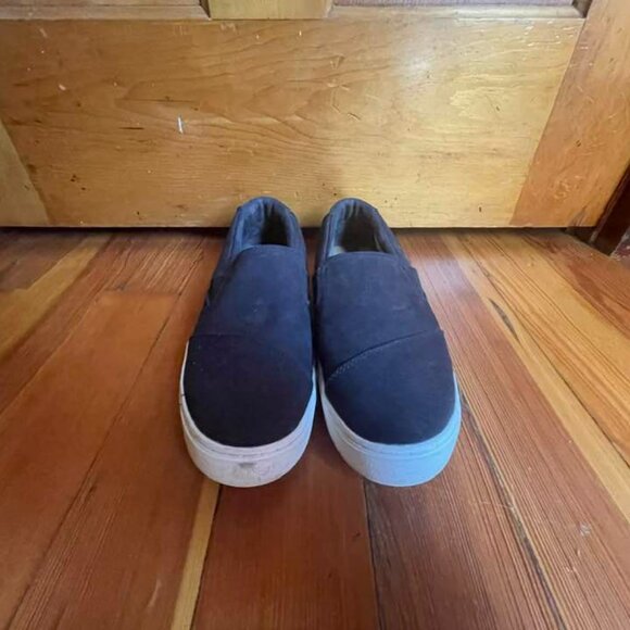 Toms Slip On Shoes - Picture 2 of 2